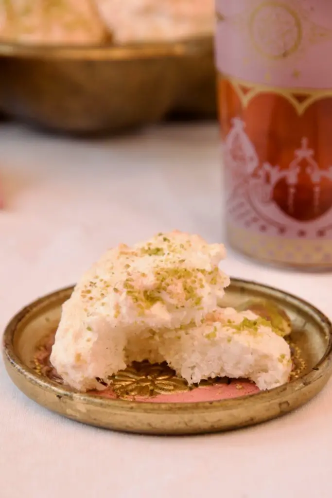 Shirini Nargili - Persische Kokosmakronen شیرینی نارگیلی