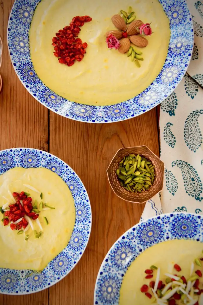 Khoresht-e Mast - Süßer Safran-Joghurt خورش ماست