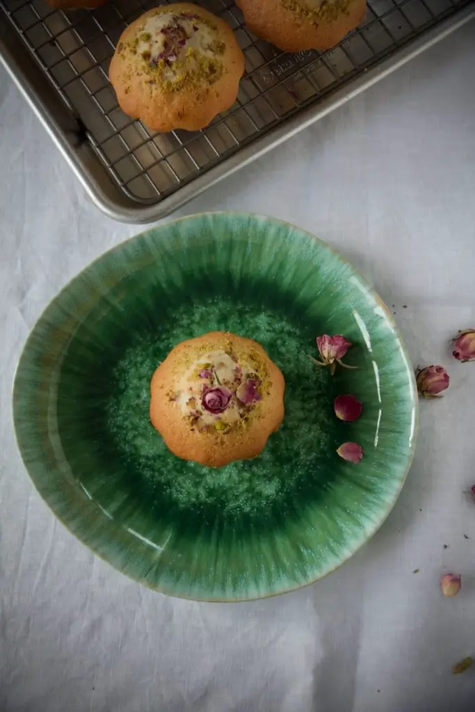 Cake Yazdi - Kardamom-Rosenwasser Muffins کیک یزدی