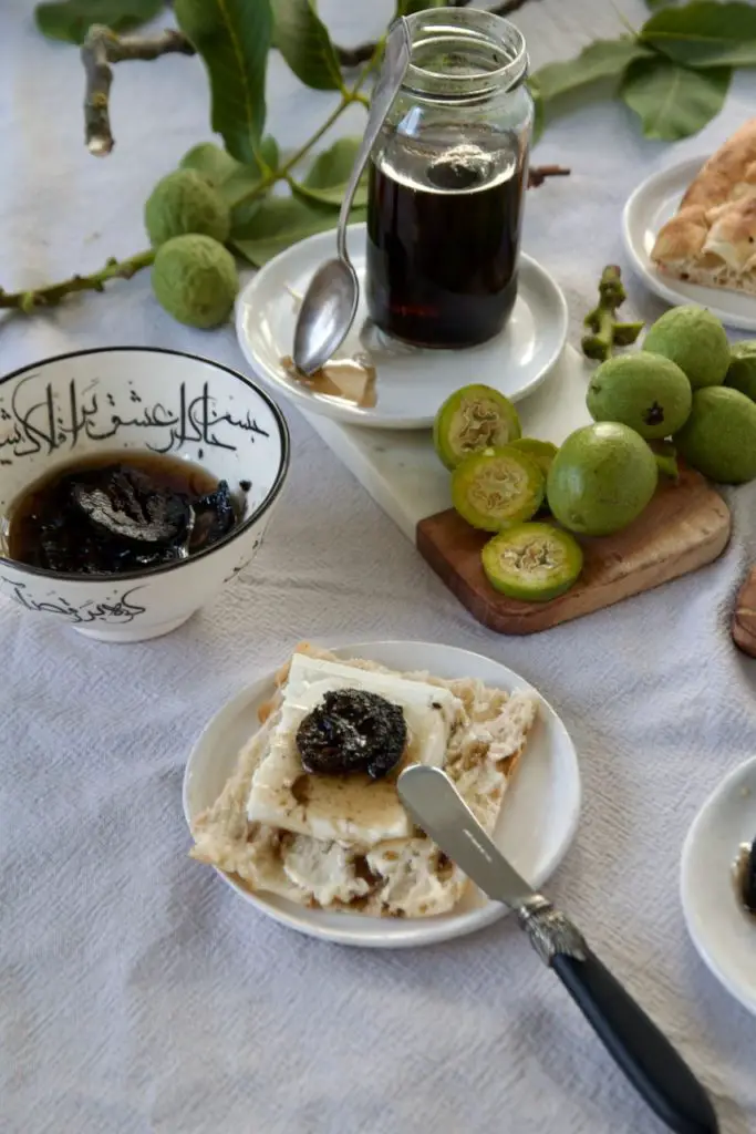 Morabaye Chagale Gerdoo - Schwarze Nüsse - مربای گردو