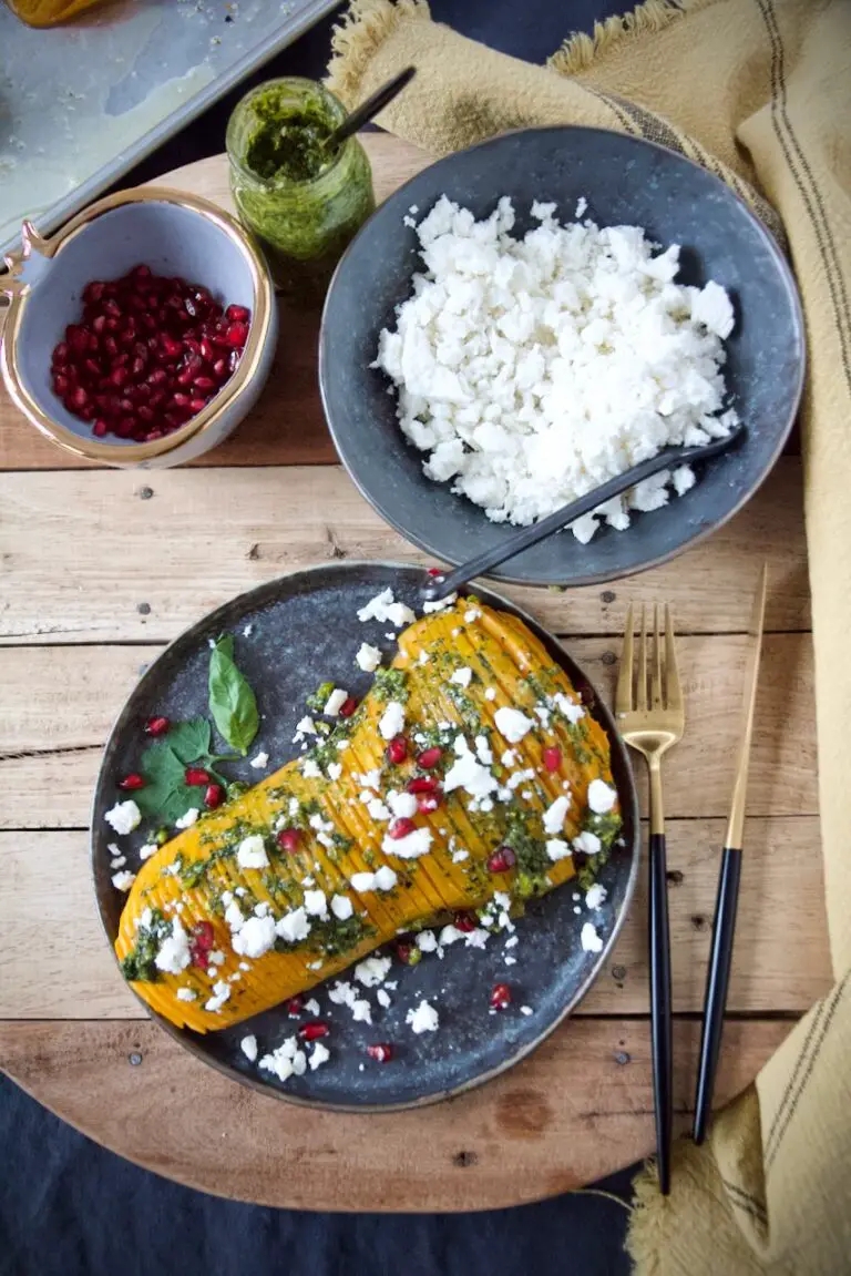 Hasselback Butternut K Rbis Mit Feta Pistazien Pesto Und