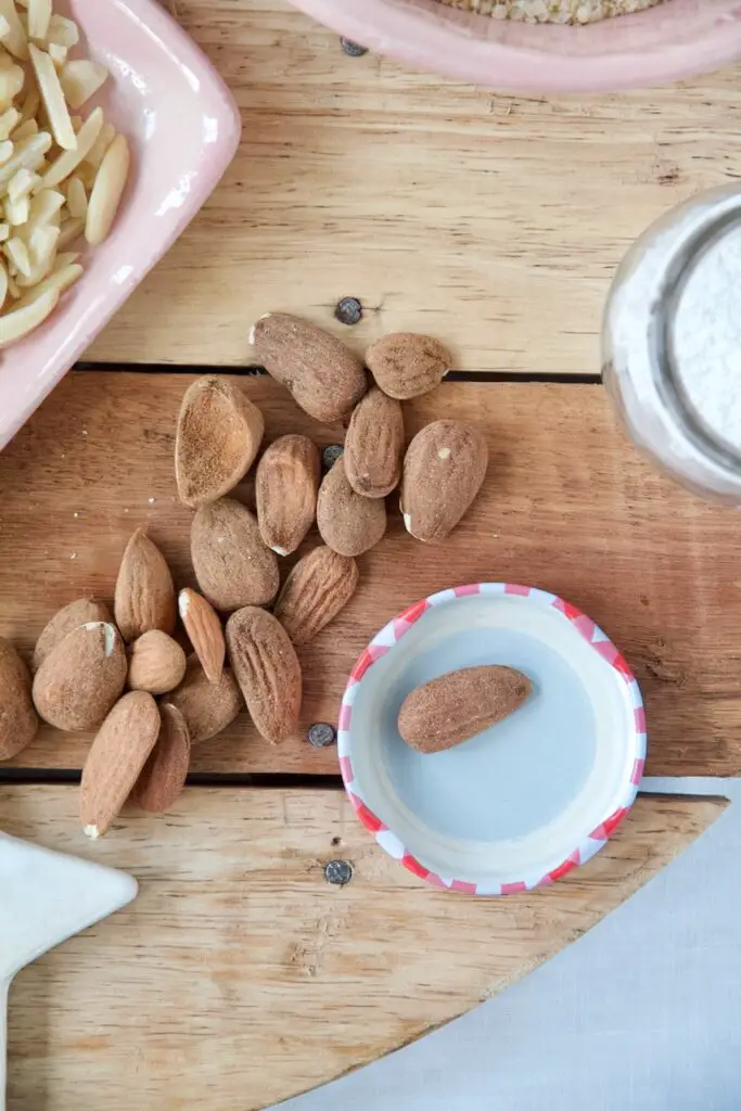 Ghorabieh – Persian Almond Macaroons قرابیه