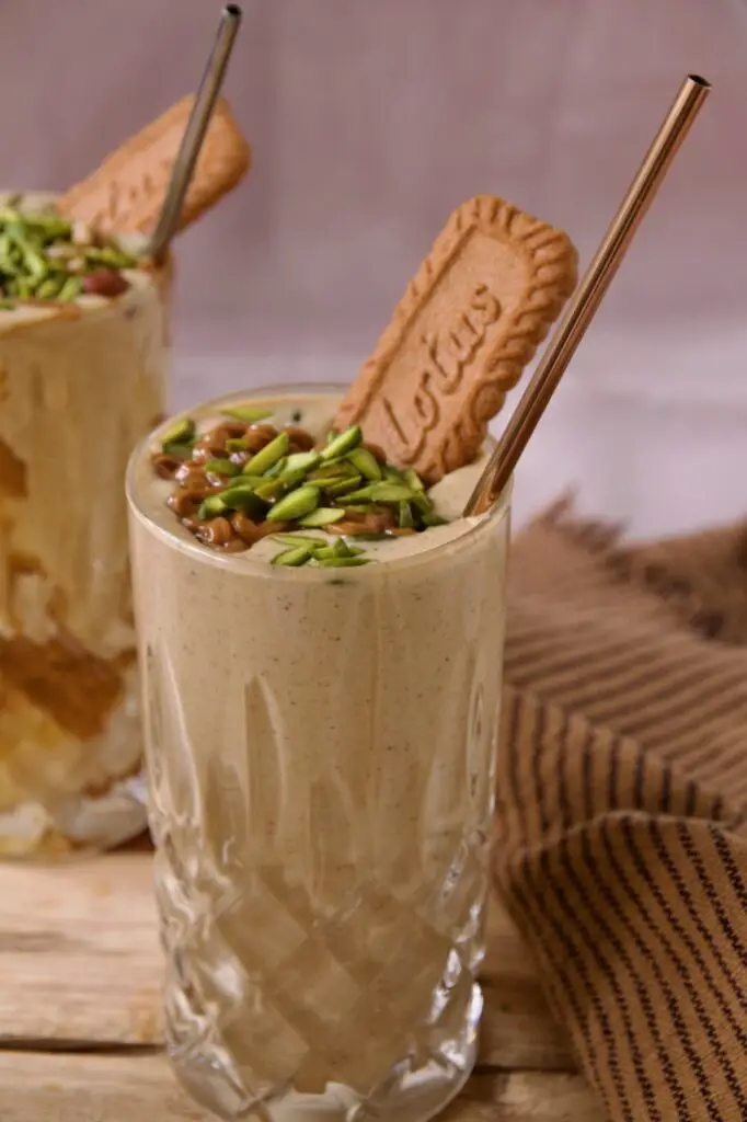 Majoon – Banana Date Ice Cream Shake with Lotus Biscoff معجون با لوتوس