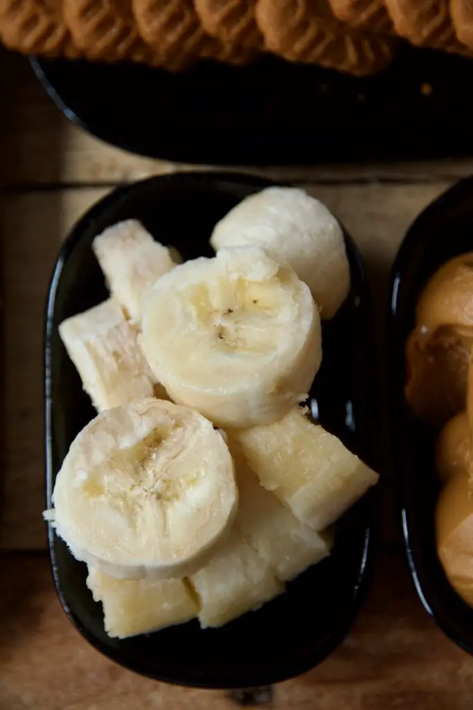 Majoon – Banana Date Ice Cream Shake with Lotus Biscoff معجون با لوتوس
