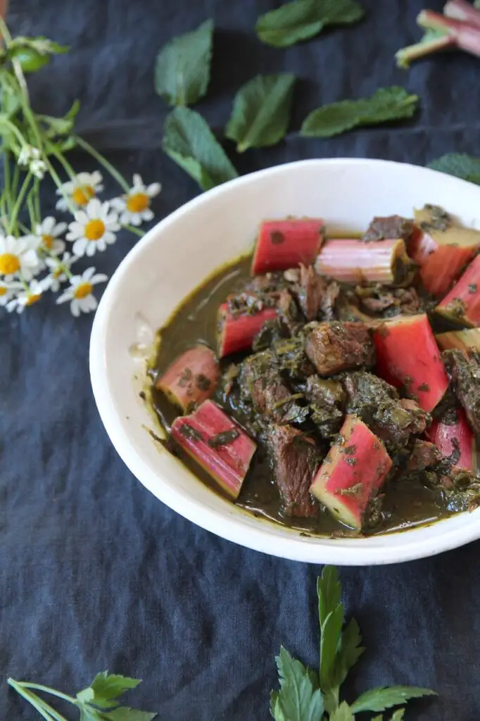 Khoresht-e Rivas – Persian Rhubarb Stew in a Mint-Parsley Sauce