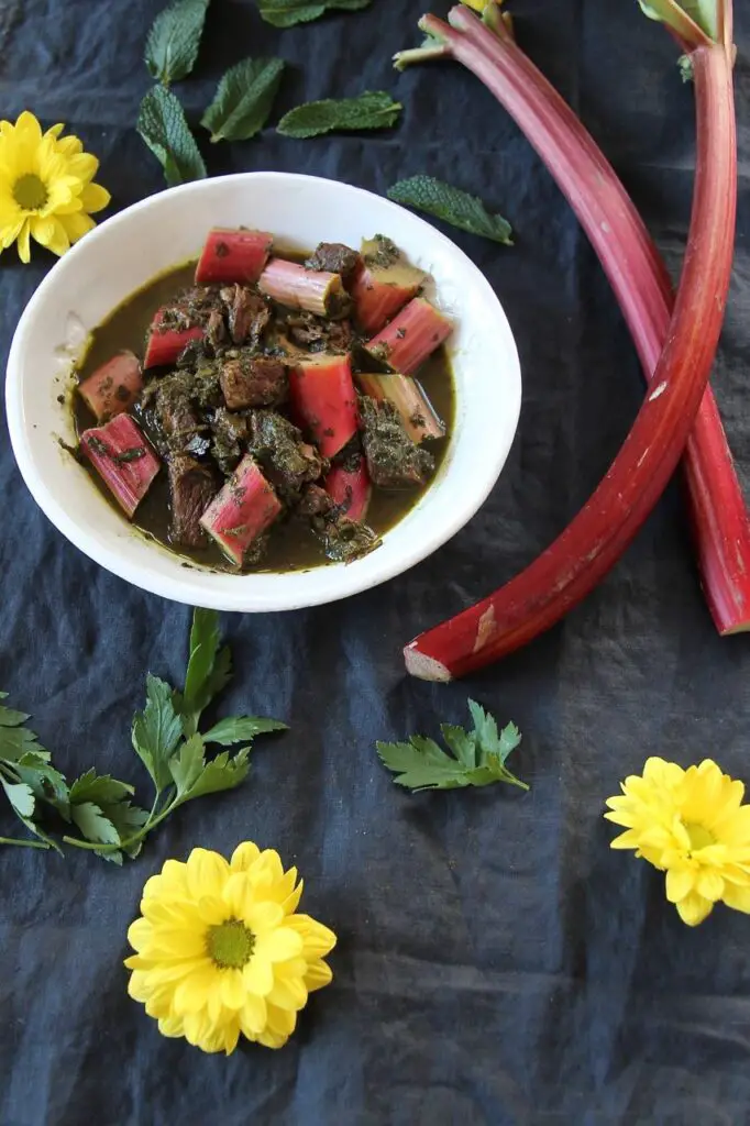 Khoresht-e Rivas – Persian Rhubarb Stew in a Mint-Parsley Sauce
