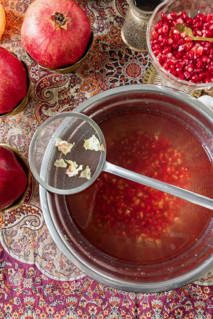 4 Easy Ways to Remove Pomegranate Seeds