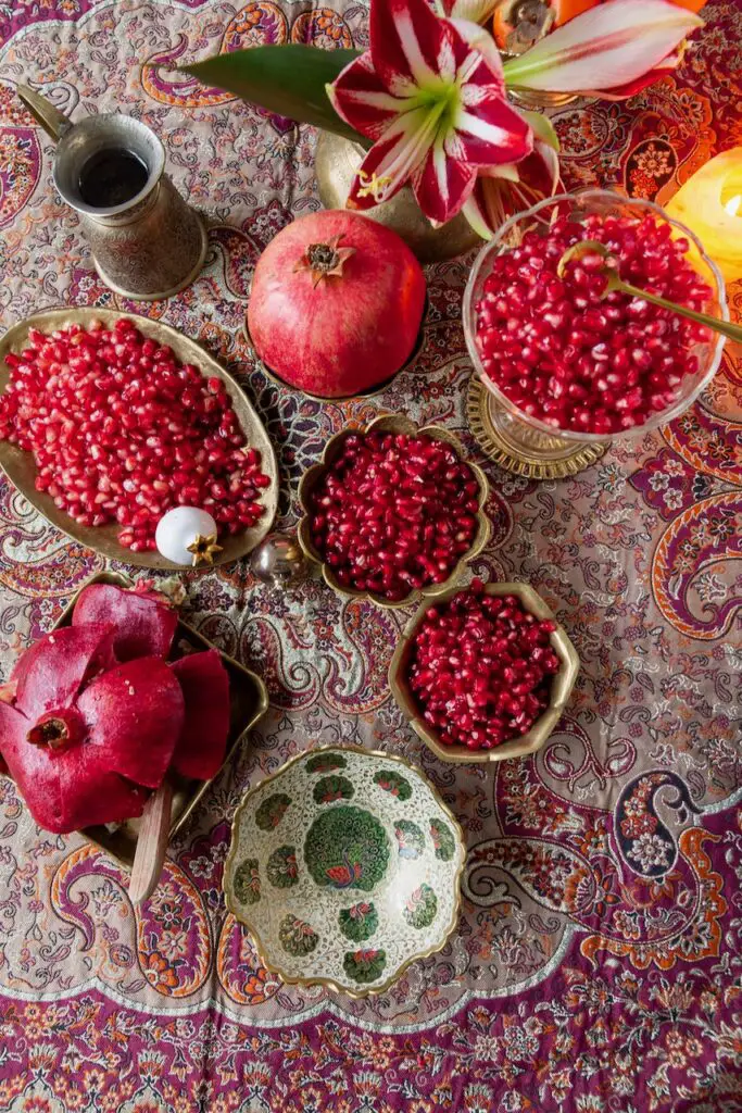 4 Easy Ways to Remove Pomegranate Seeds