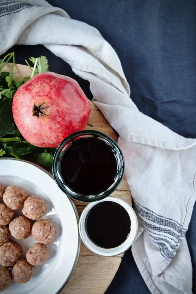 Ash-e Anar ba Koofteh Ghelgheli – Thick Pomegranate Soup with Meatballs and Mint Oil آش انار