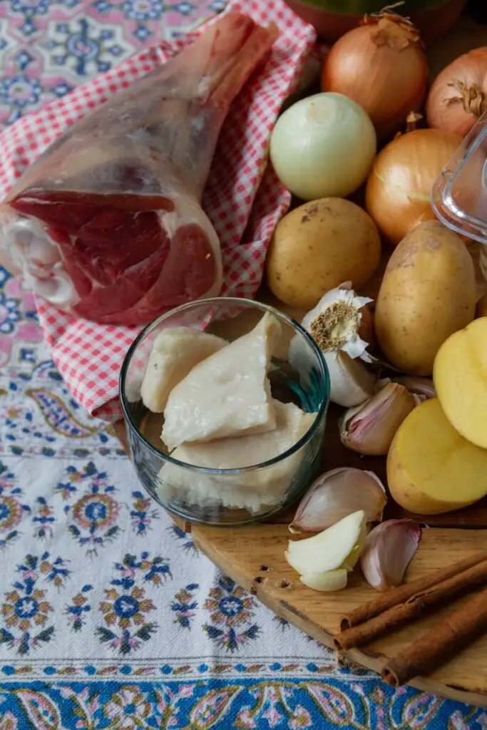 Dizi Sofali – Persian Lamb Stew in a Traditional Clay Pot