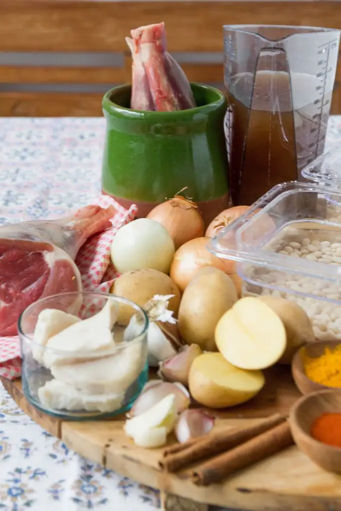 Dizi Sofali – Persian Lamb Stew in a Traditional Clay Pot