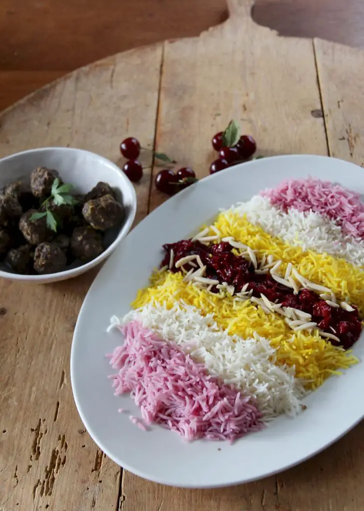 Al Baloo Albaloo Polo – Colorful Sour Cherry Rice with Lamb Meatballs - Labsalliebe