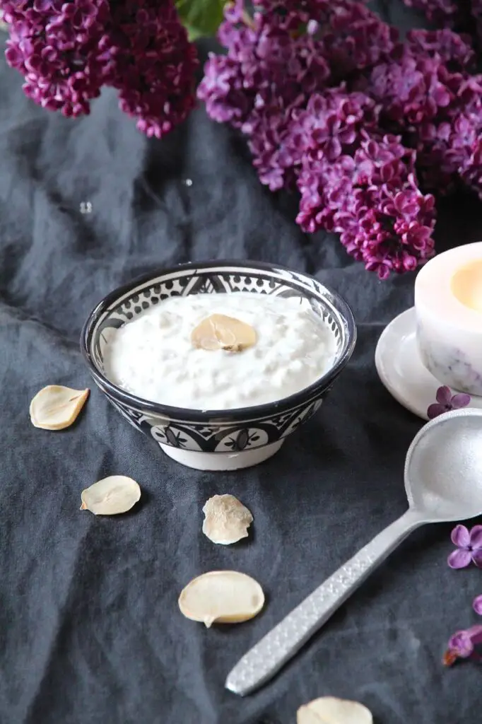 Mast-o Musir - persischer wilder Knoblauch-Joghurt