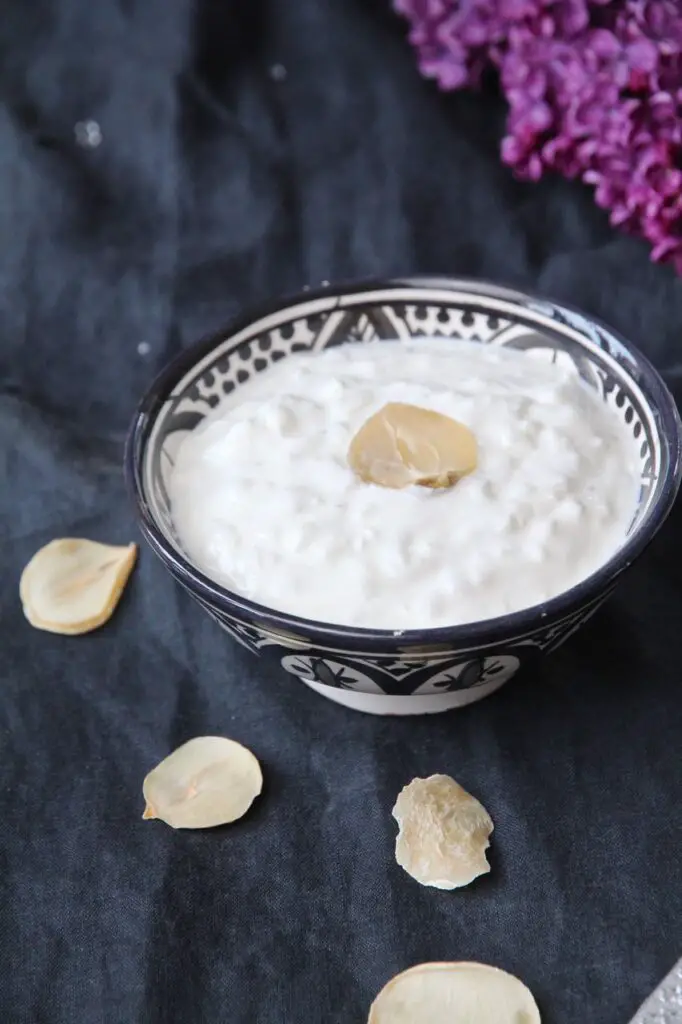 Mast-o Musir - persischer wilder Knoblauch-Joghurt