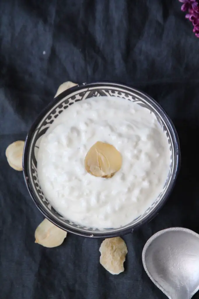 Mast-o Musir - persischer wilder Knoblauch-Joghurt