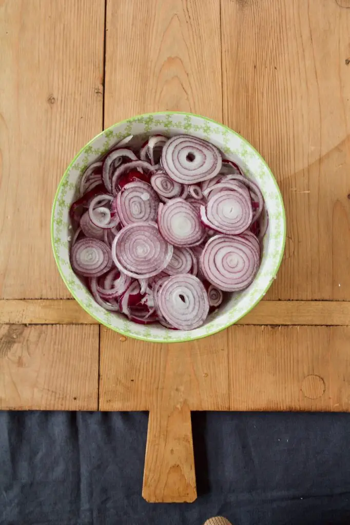 Piaz Torshi – Persian Pickled Red Onions
