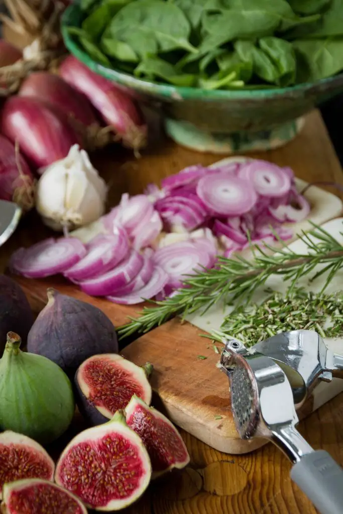 Khorak-e Anjir – Persian Chicken with Figs & Spinach