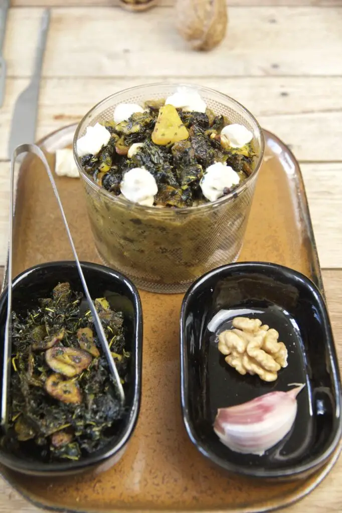 Zweierlei Mazeh - Kashk-e Bademjan Auberginen Dip und Pistazien-Feta-Dip