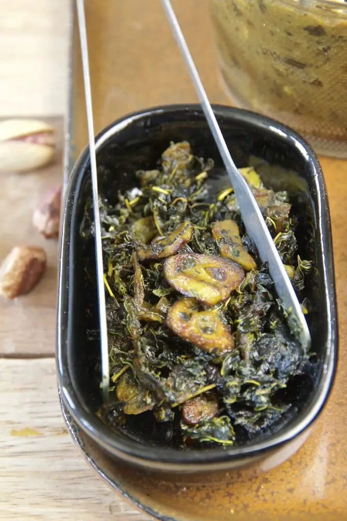 Zweierlei Mazeh - Kashk-e Bademjan Auberginen Dip und Pistazien-Feta-Dip