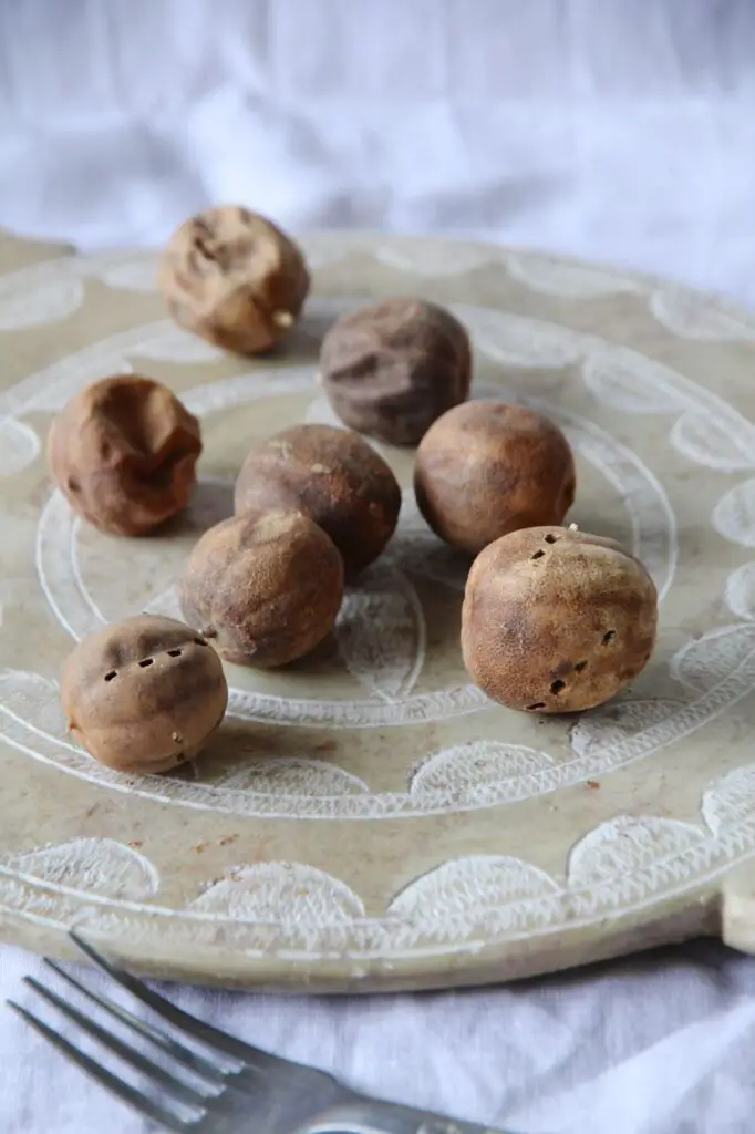 Khoresht-e Gheymeh - persisches Lammragout mit getrockneten Limetten und Spalterbsen