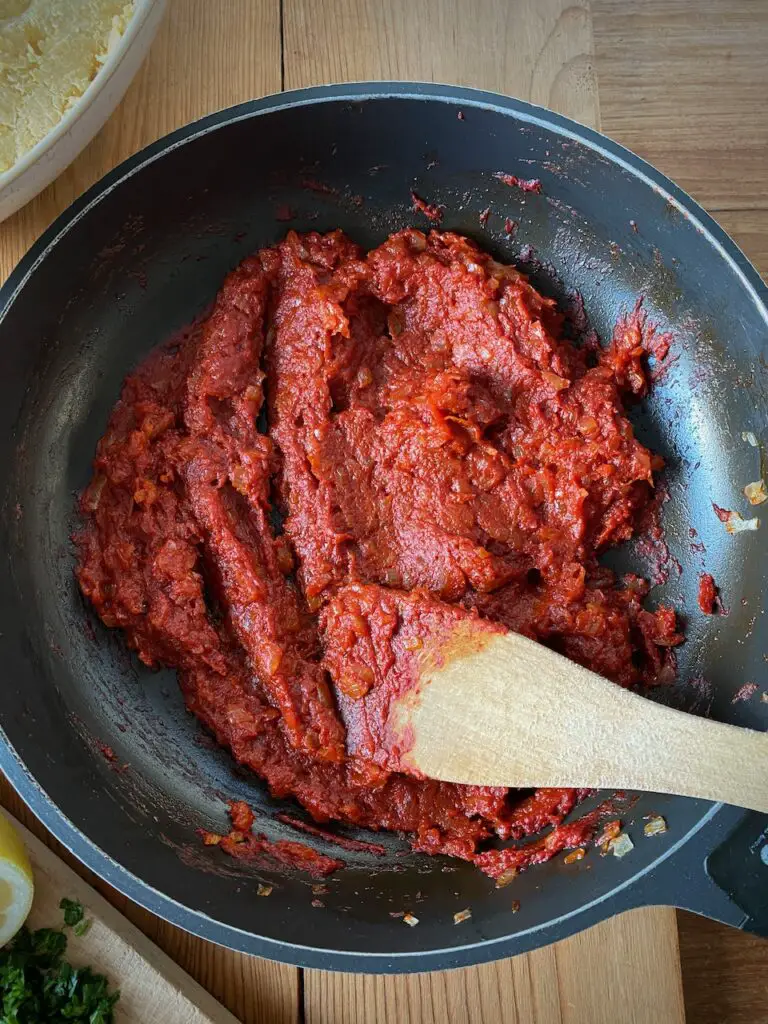 Mercimek Köftesi – Turkish Vegan Red Lentil Kofte