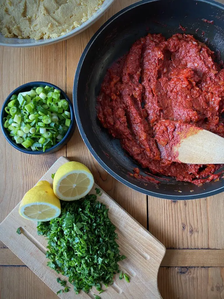 Mercimek Köftesi – Turkish Vegan Red Lentil Kofte