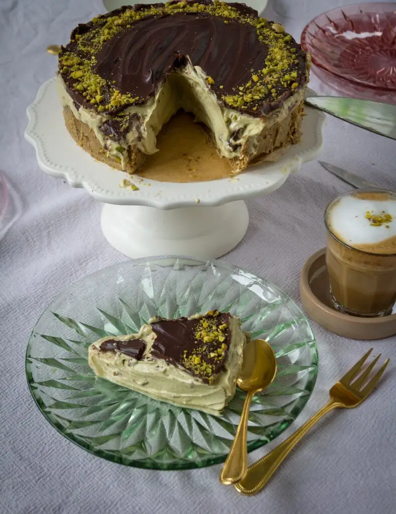 No-Bake Dubai Chocolate Cheesecake