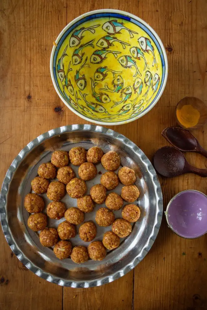 Ash-e Shoorba – Persian Herb Soup with Meatballs from Isfahan