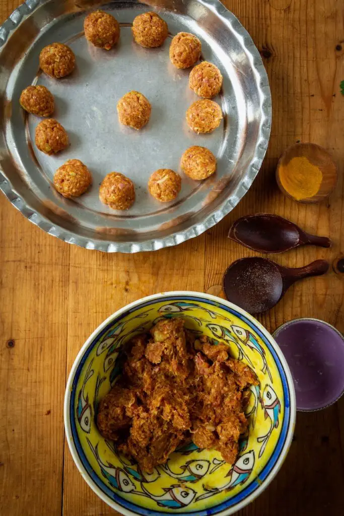 Ash-e Shoorba – Persian Herb Soup with Meatballs from Isfahan