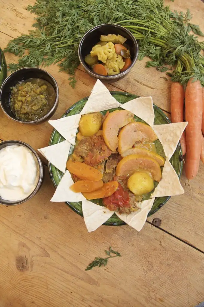Tas Kabab-e Beh - Winterliches Roastbeef auf Wurzelgemüse und Quitten nach persischer Art