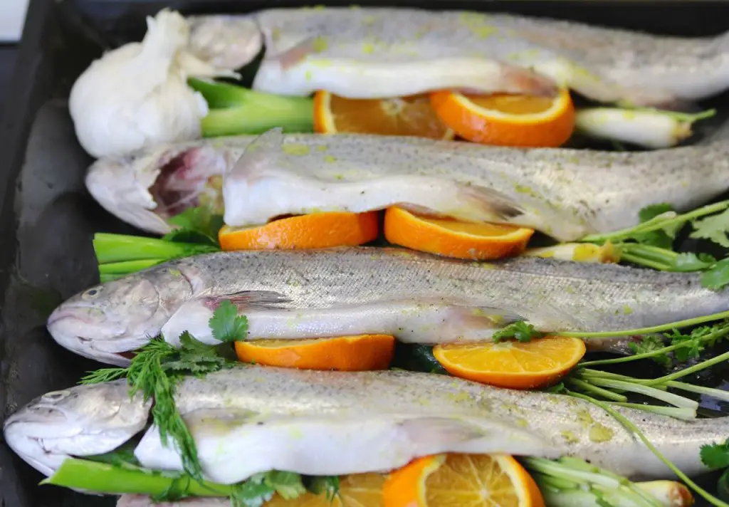 Sabzi Polo ba mahi - Persischer Kräuterreis mit Orangen gefüllte ...