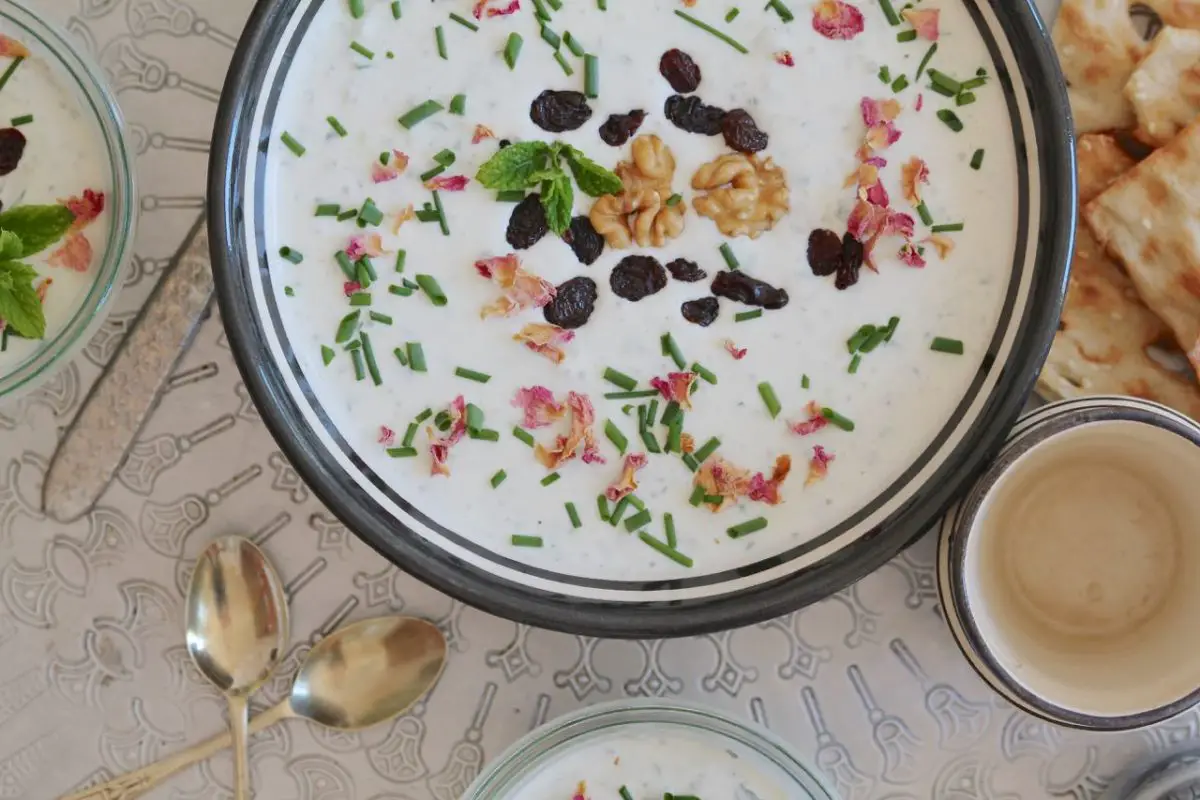 Persische kalte Joghurtsuppe - Abdough Khiar - Labsalliebe