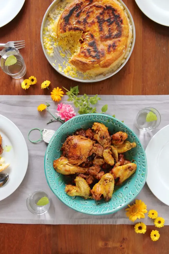 khorshte-alu-morgh-huhn-mit-pflaumen-und-knusperreis-labsalliebe