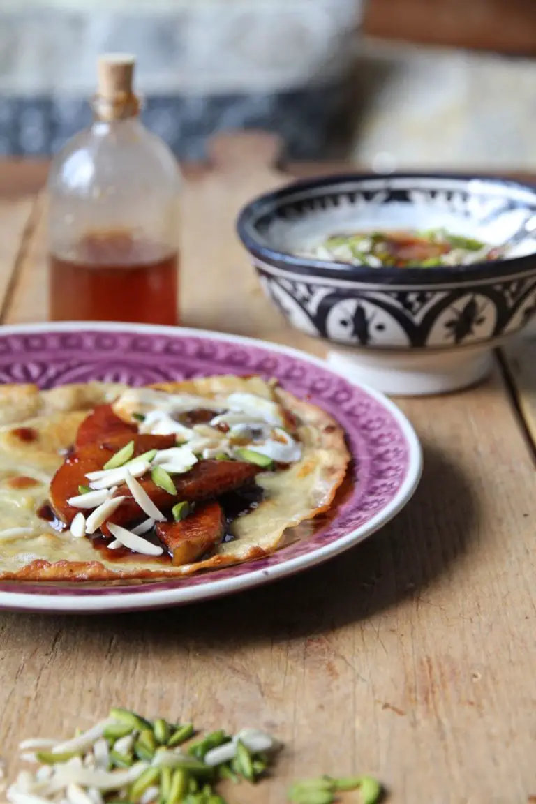 Crêpes mit karamellisierten Quitten und Gewürzjoghurt - Labsalliebe