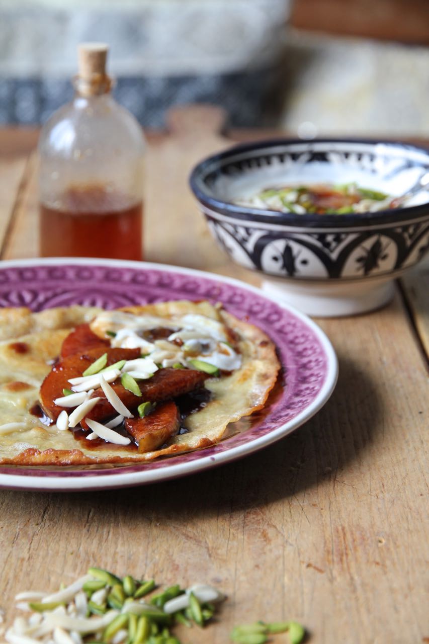 Crêpes mit karamellisierten Quitten und Gewürzjoghurt - Labsalliebe