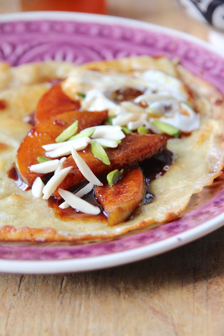 Crêpes mit karamellisierten Quitten und Gewürzjoghurt - Labsalliebe