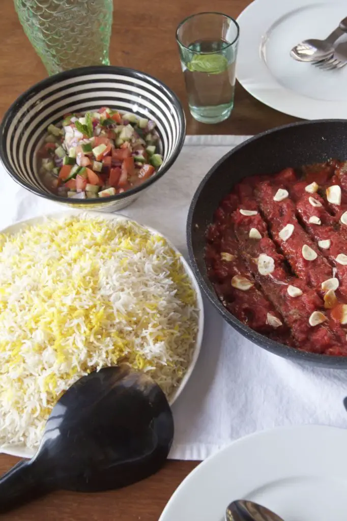 ZWEIERLEI KABAB TABEI Pfannenkabab in Tomaten Soße Labsalliebe