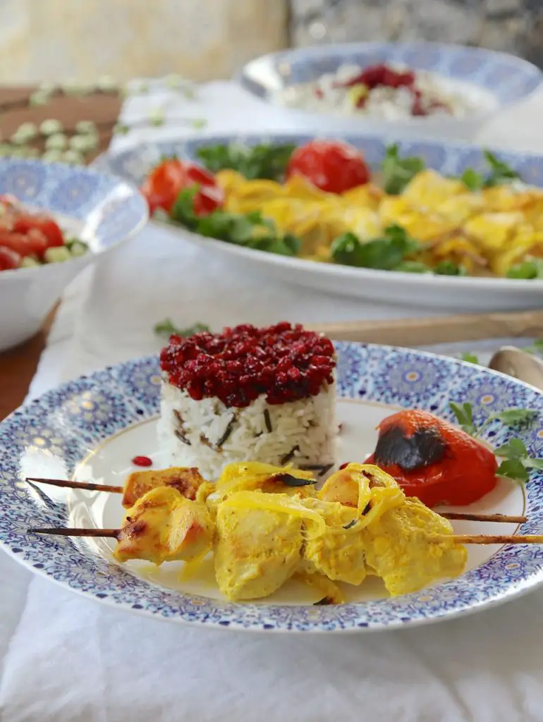 Djudje Kabab für Sizdah be dar - persisches Hühnchen in Safran-Zitronen-Marinade