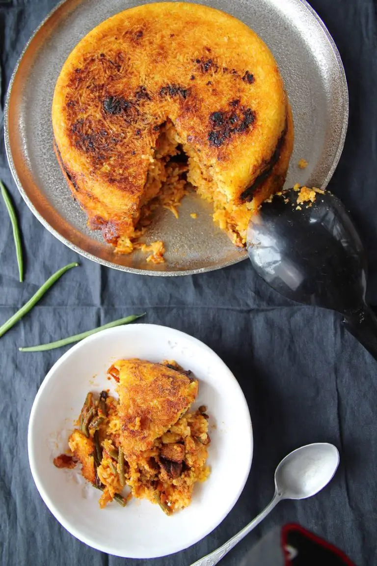 Estamboli Polo - persischer Reiskuchen mit Lammfleisch und grüne Bohnen ...