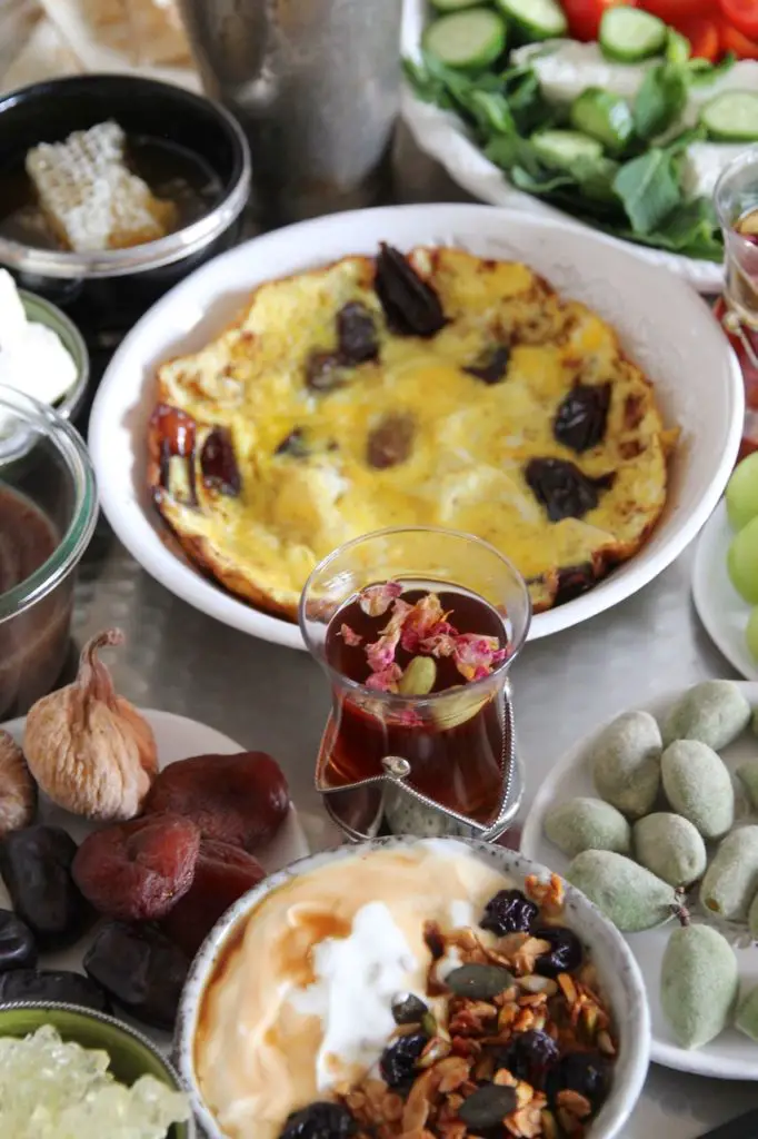 Dattelomelett und Dattelmus - persisches Frühstück zum Muttertag