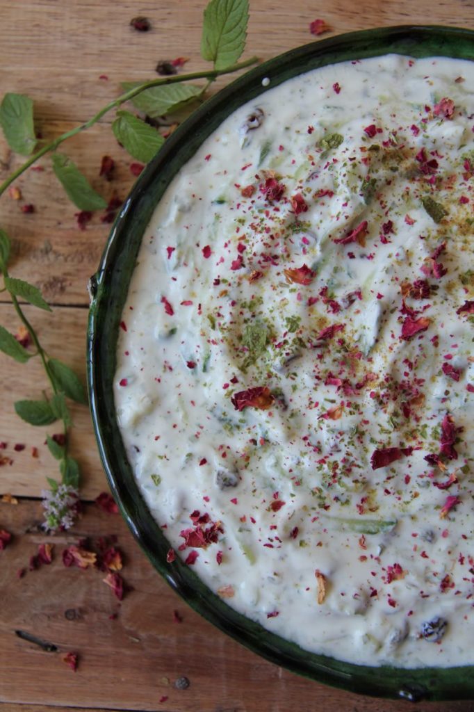 Mast-o Khiyar - persischer Joghurt-Dip mit Gurken und Sultaninen ...