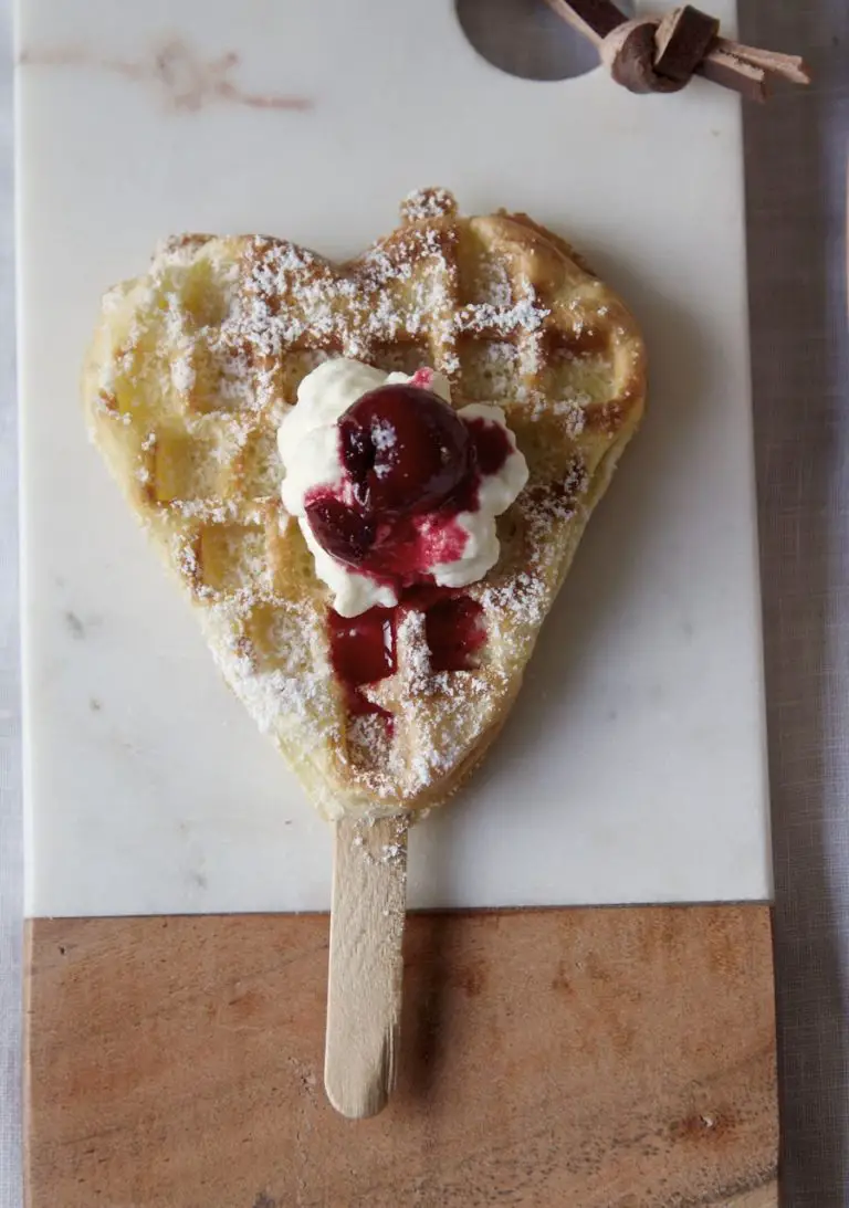 Glutenfreie Herzwaffeln am Stiel mit Rosenwasser - Labsalliebe