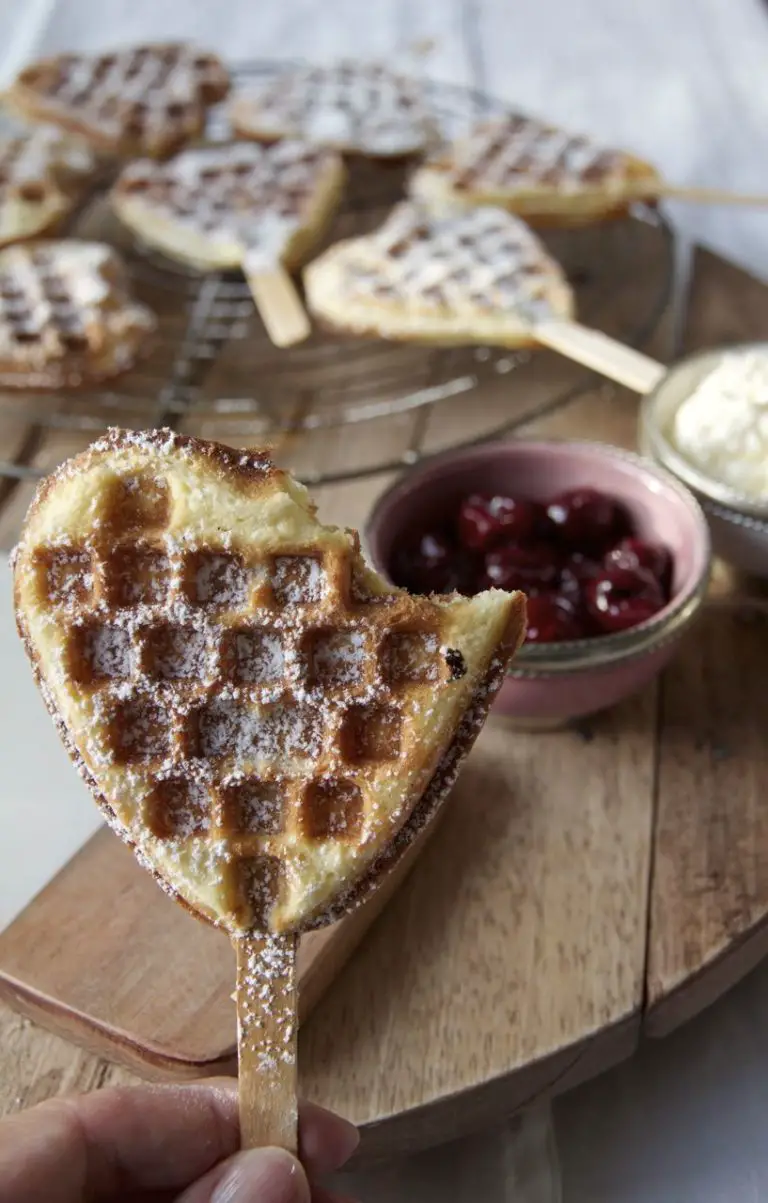 Glutenfreie Herzwaffeln am Stiel mit Rosenwasser - Labsalliebe