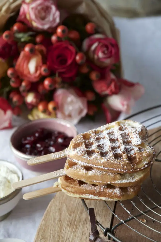 Glutenfreie Herzwaffeln am Stiel mit Rosenwasser - Labsalliebe