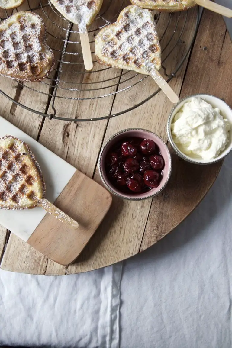 Glutenfreie Herzwaffeln am Stiel mit Rosenwasser - Labsalliebe