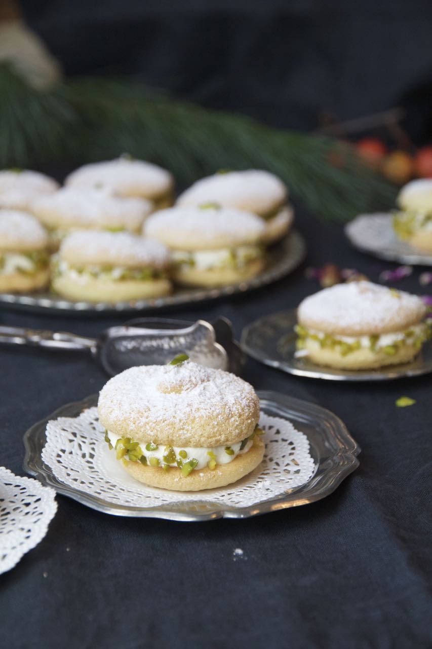Blogmas 17 * Türchen 18 * Shirini Latifeh -mit Rosensahne gefüllte ...