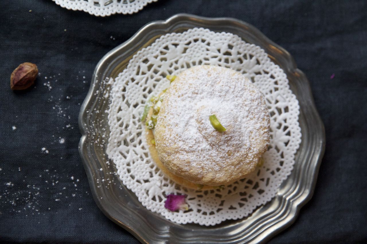 Blogmas 17 * Türchen 18 * Shirini Latifeh -mit Rosensahne gefüllte ...