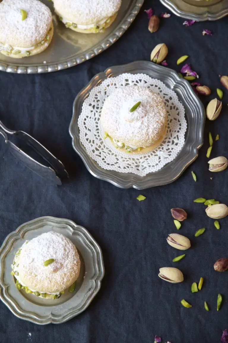 Blogmas 17 * Türchen 18 * Shirini Latifeh -mit Rosensahne gefüllte ... Blogmas 17 * Türchen 18 * Shirini Latifeh -mit Rosensahne gefüllte ...