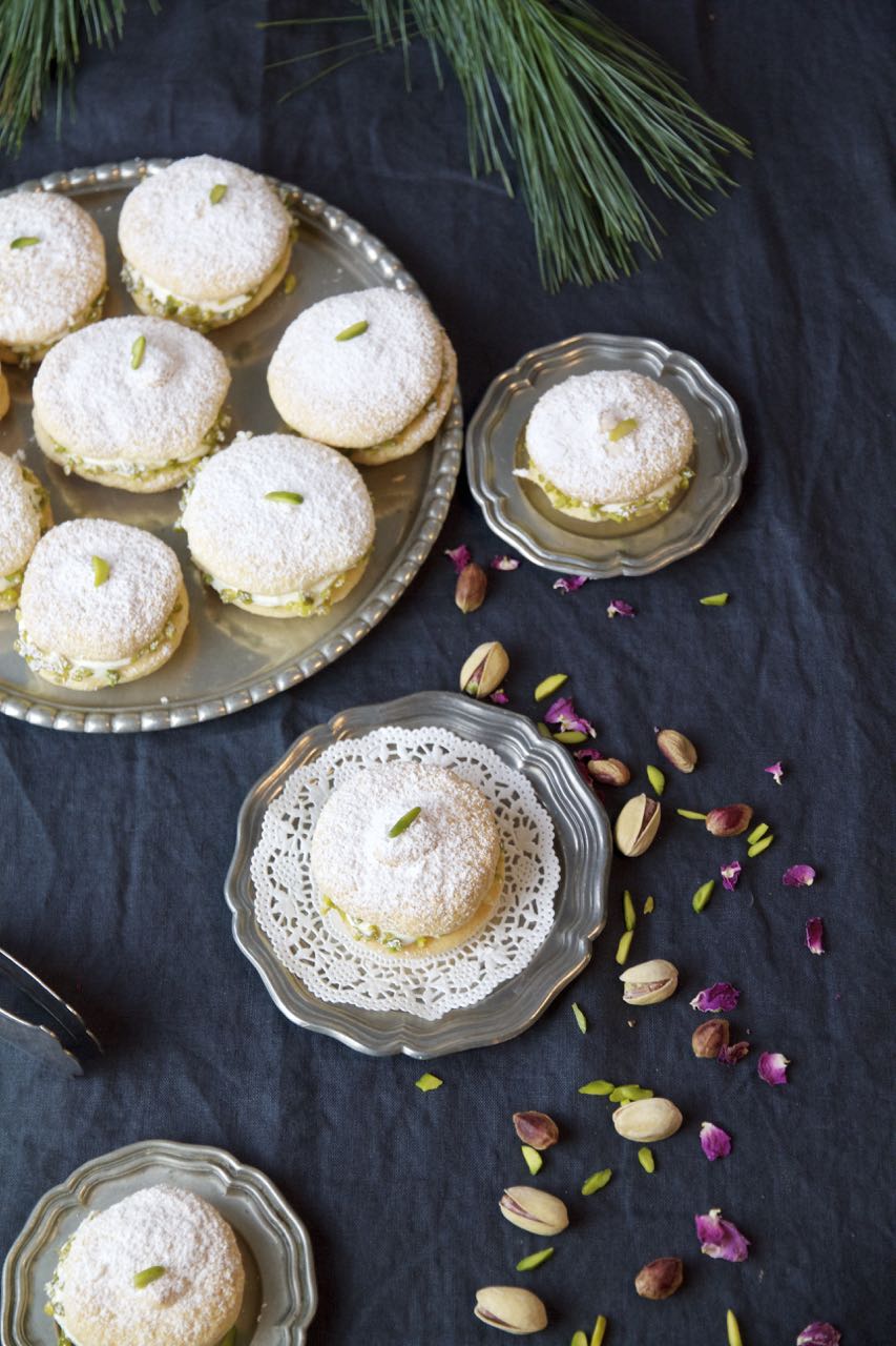 Blogmas 17 * Türchen 18 * Shirini Latifeh -mit Rosensahne gefüllte ...
