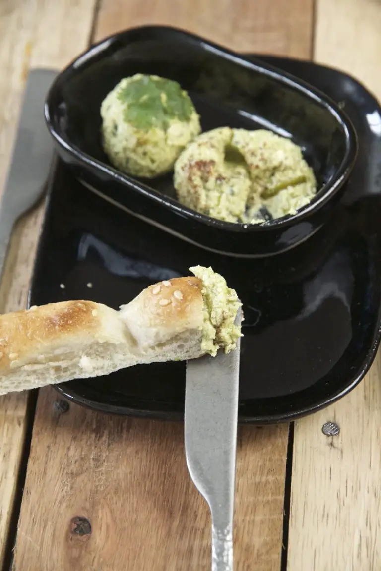 Zweierlei Mazeh - Kashk-e Bademjan Auberginen-Dip und Pistazien-Feta